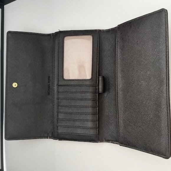 Michael Kors MK Signature Monogram Wallet with Gold Tone Plate Logo & Pullout - Picture 3 of 13